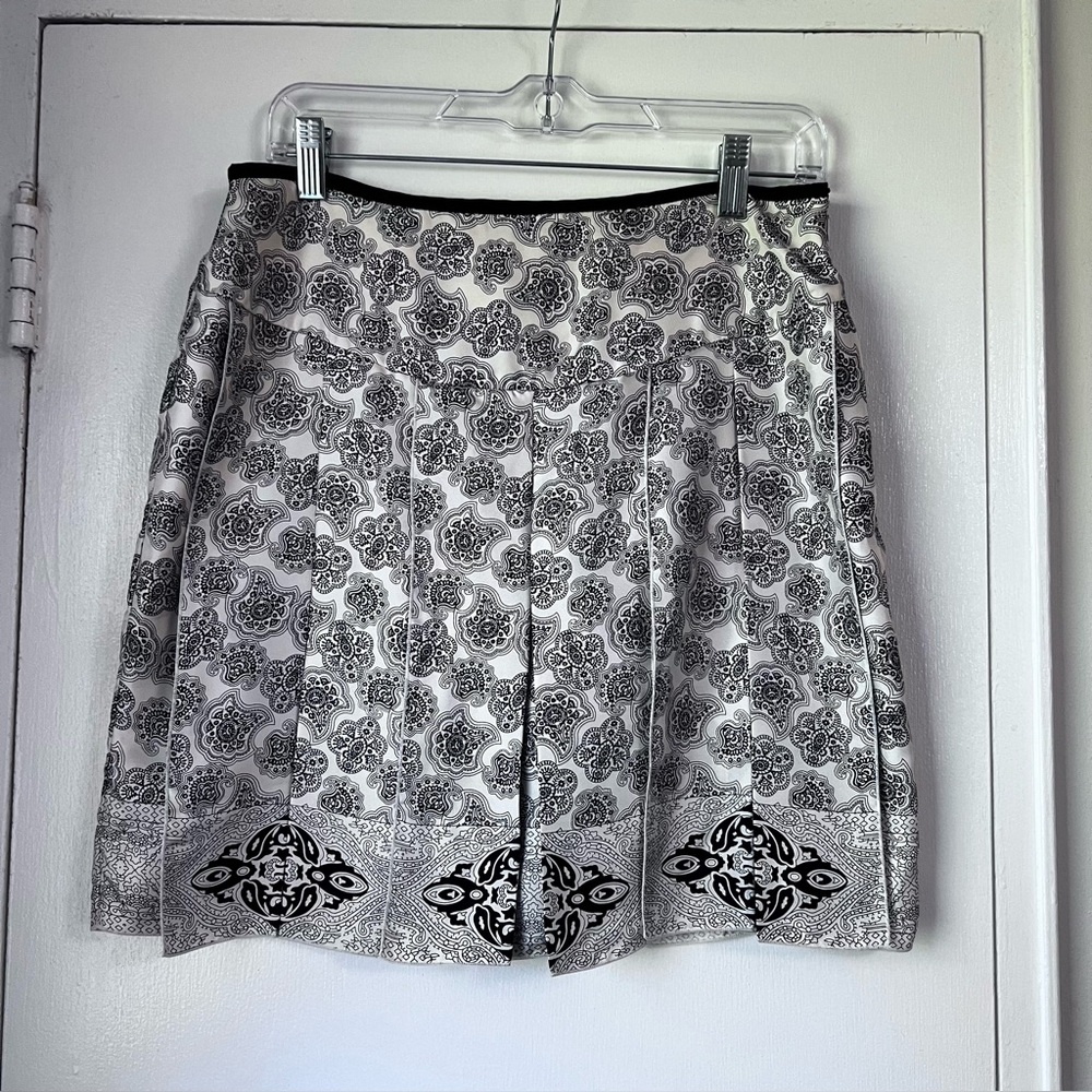 White House Black Market 100% Silk Pleated Black & White Floral Skirt - Size 6